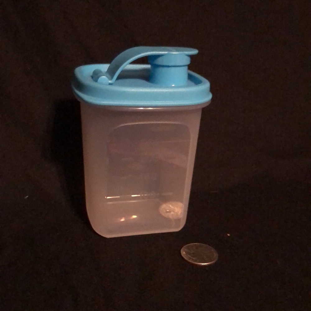 Tupperware Mini pitcher - Picture 2 of 7